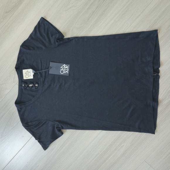 Black Women's Top with Unique Back Design Size M - Picture 6 of 6
